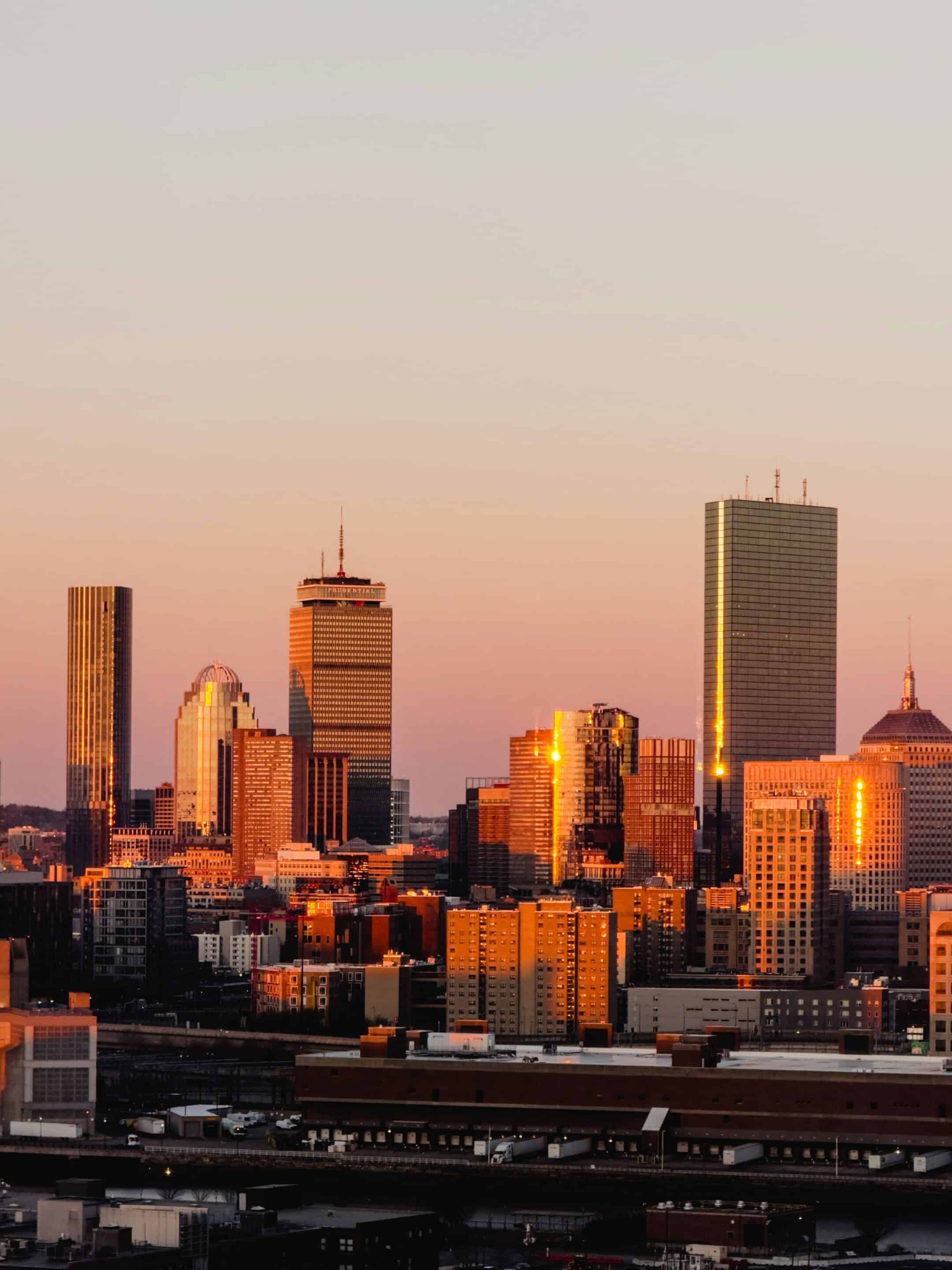 Boston Skyline in het ochtendlicht stadszicht met hoge bebouwing in ochtendlicht